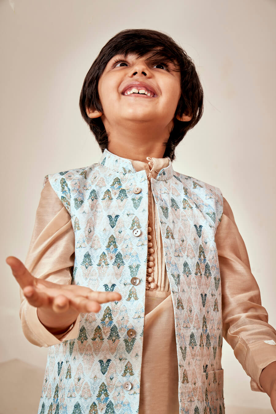 PINTUCKS KURTA AND PAITHANI PYJAMA WITH DAIMOND BANDI