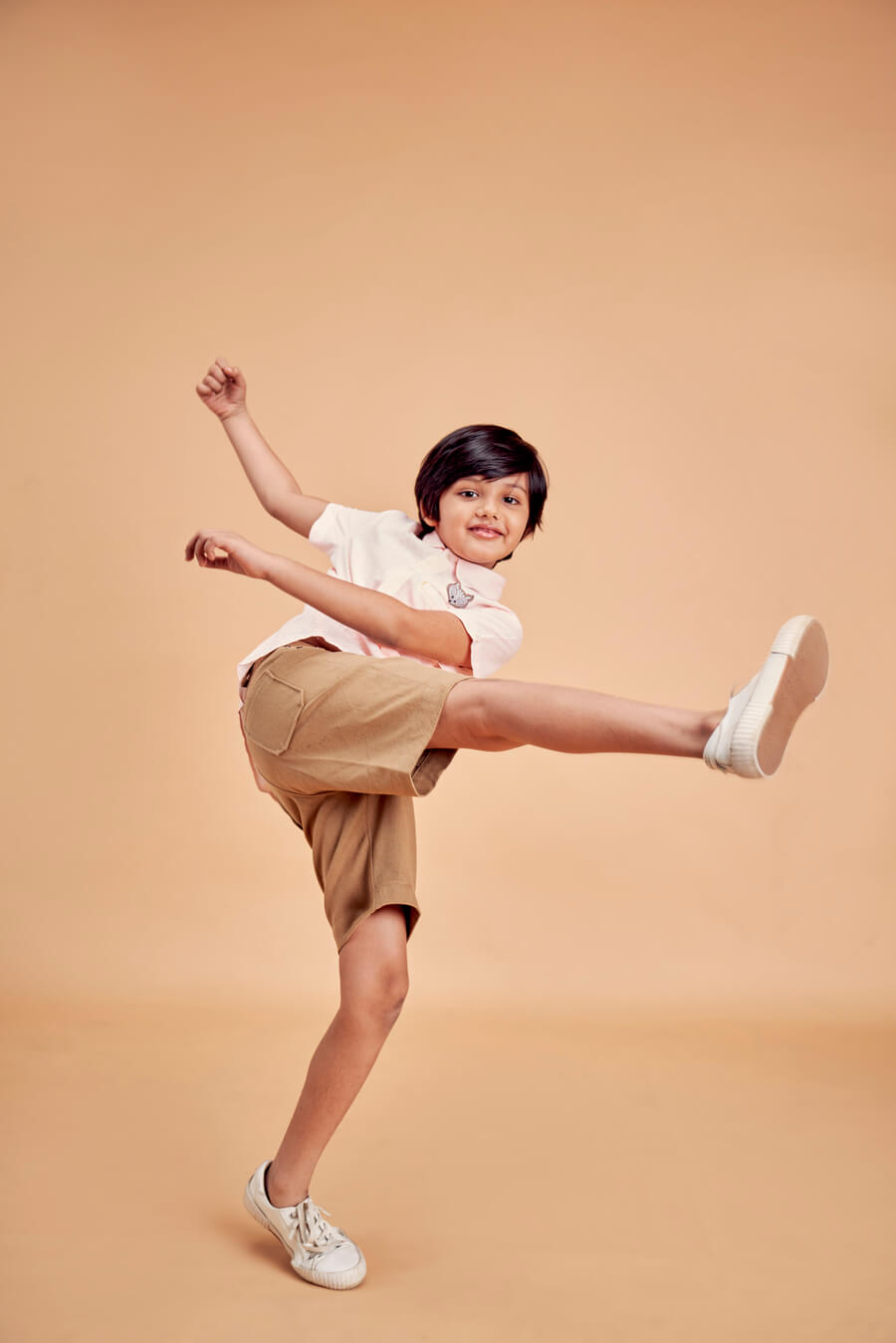 KHAKI BOARD SHORTS